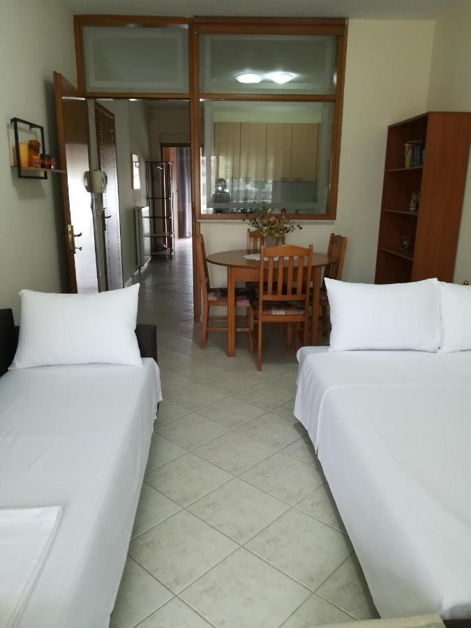 Apartment Ey Zhn Néa Khilí Esterno foto
