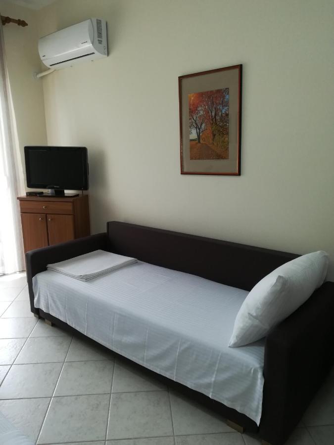 Apartment Ey Zhn Néa Khilí Esterno foto
