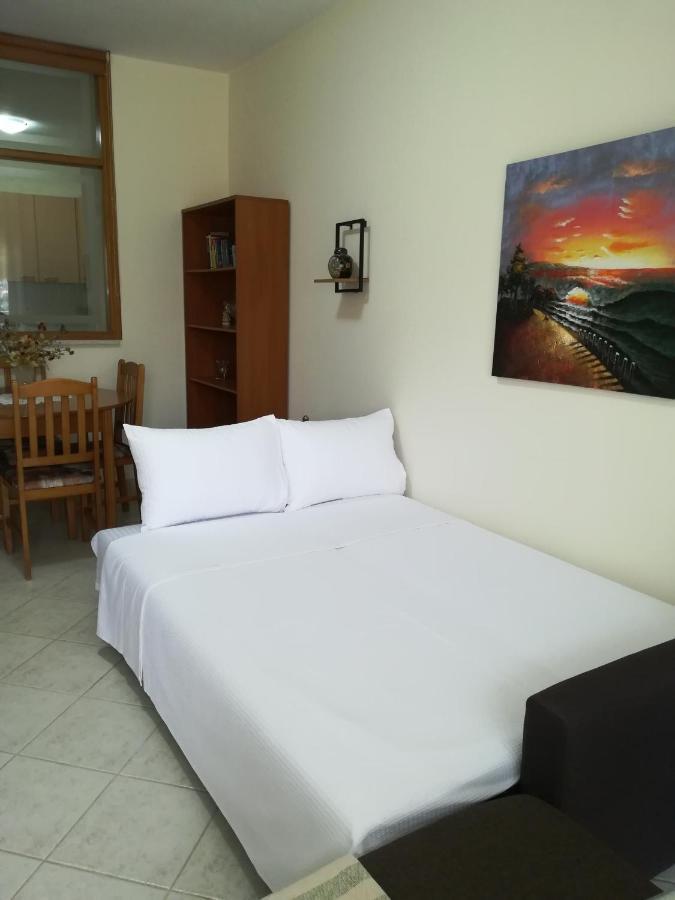Apartment Ey Zhn Néa Khilí Esterno foto